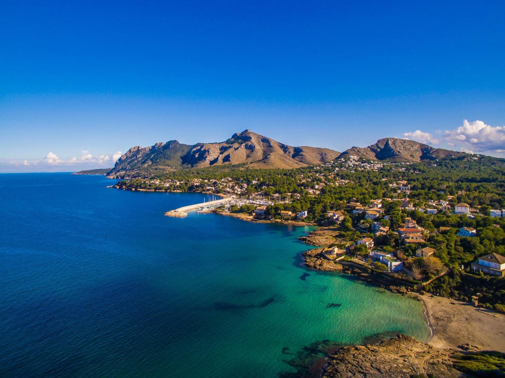 For 6 Guests, Pollença